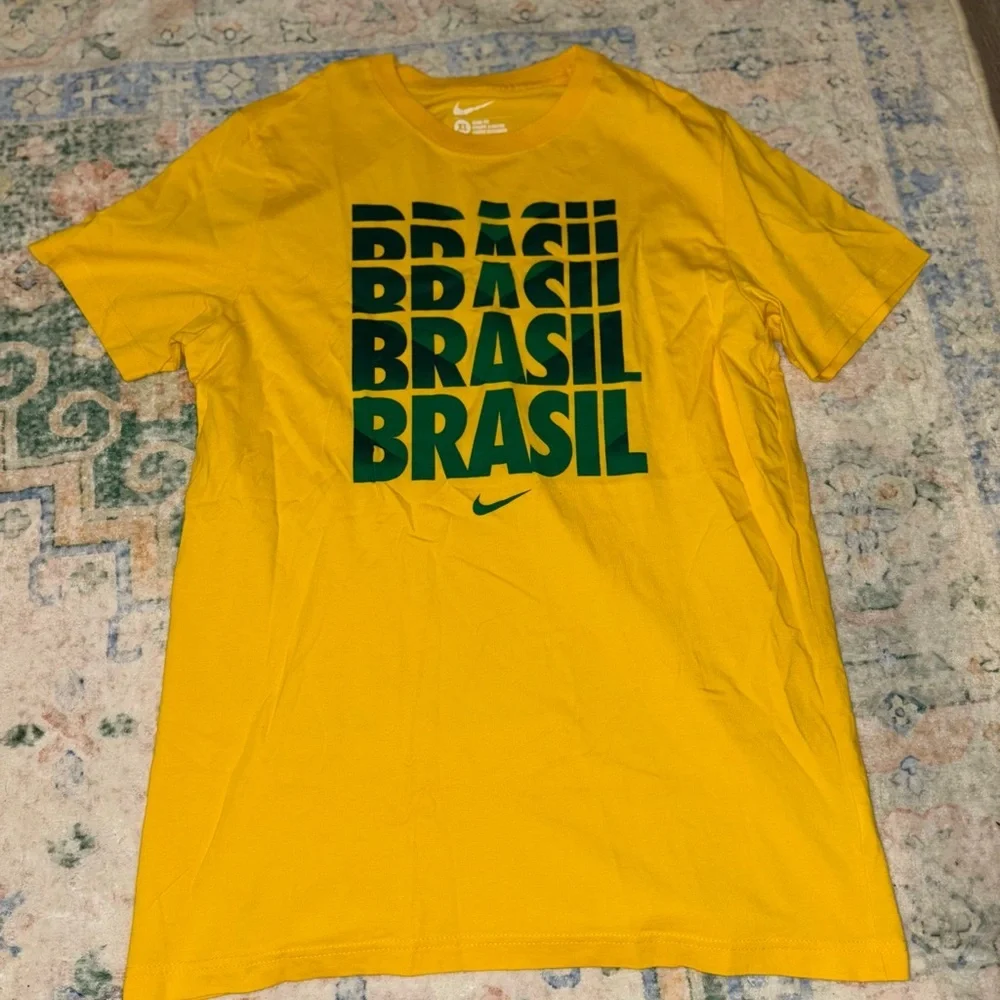 Nike Brasil Yellow Graphic Men's T-Shirt- slim fit